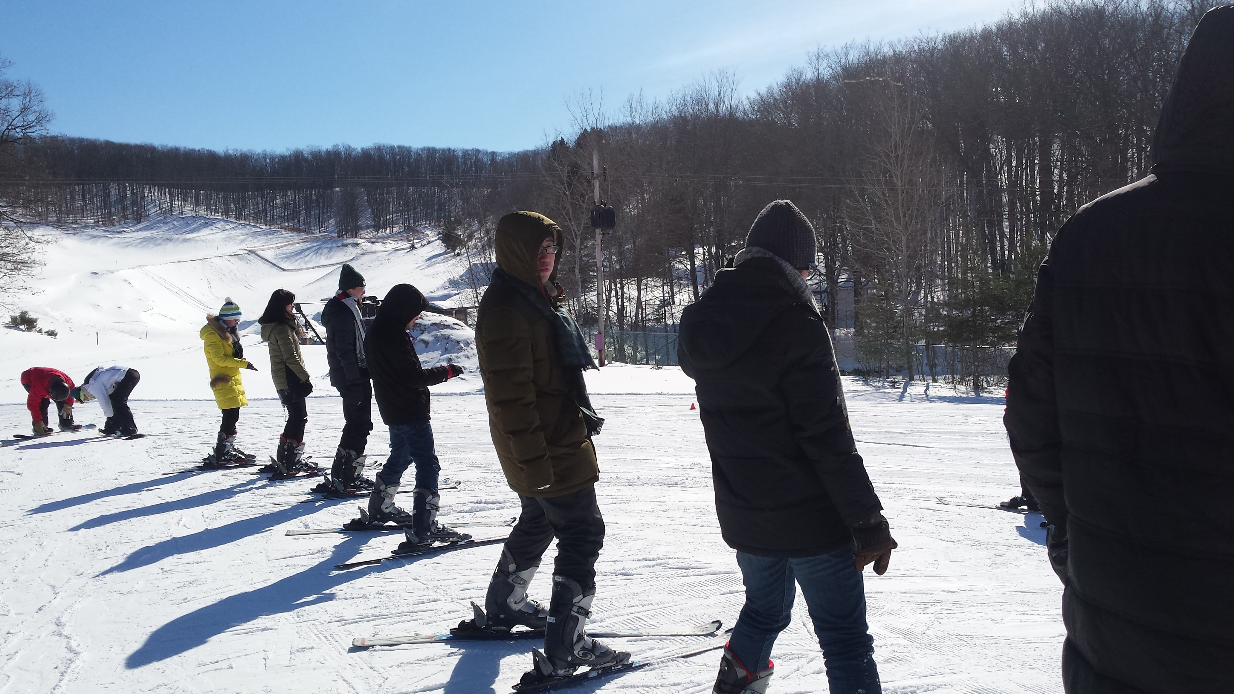 students on skiiing field trip